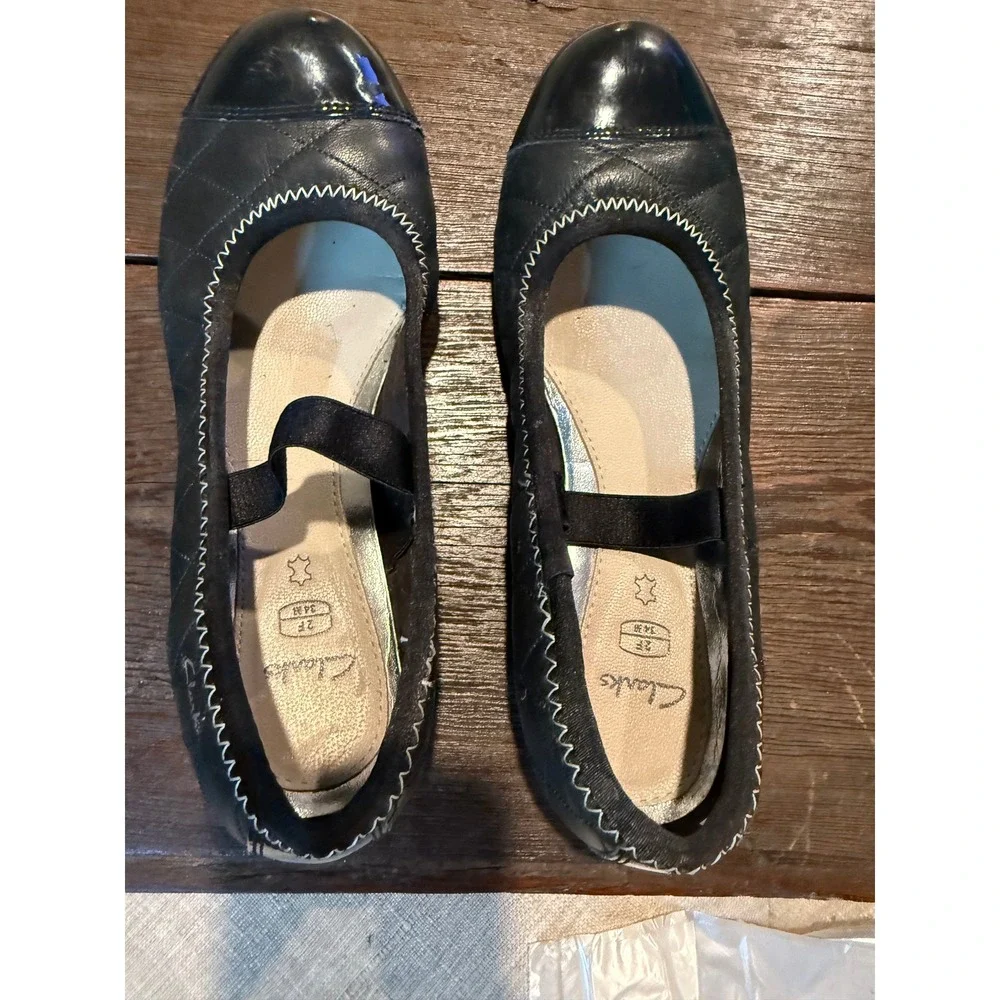 Clarks Kids Black Quilted Leather‎ Mary Jane Flats Patent Cap Toe UK 2 EUR 34